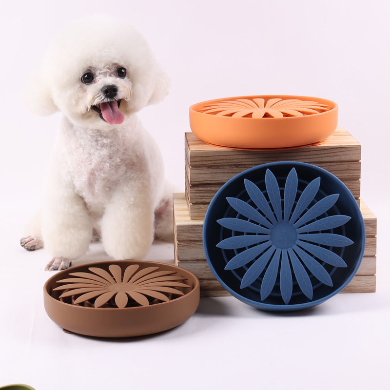 Gamelles pour chiens et chats en forme de fleur, en silicone alimentaire, pour une alimentation lente et saine, avec ventouse. Idéales pour les chiens qui mangent vite. 8