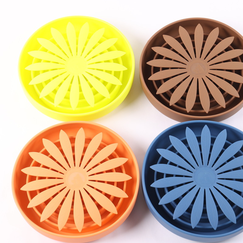 Gamelles pour chiens et chats en forme de fleur, en silicone alimentaire, pour une alimentation lente et saine, avec ventouse. Idéales pour les chiens qui mangent vite. 9