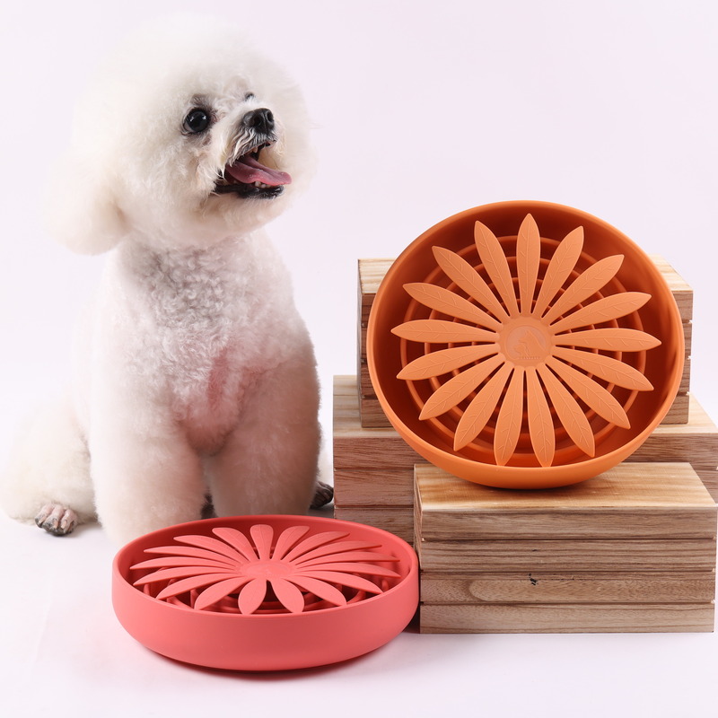 Gamelles pour chiens et chats en forme de fleur, en silicone alimentaire, pour une alimentation lente et saine, avec ventouse. Idéales pour les chiens qui mangent vite. 7