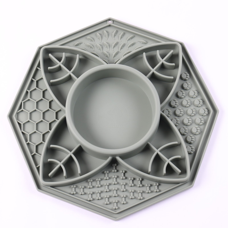 Gamelle anti-glouton pour chien, avec labyrinthe ludique et antidérapant, en silicone alimentaire sans danger pour les chiens. 9