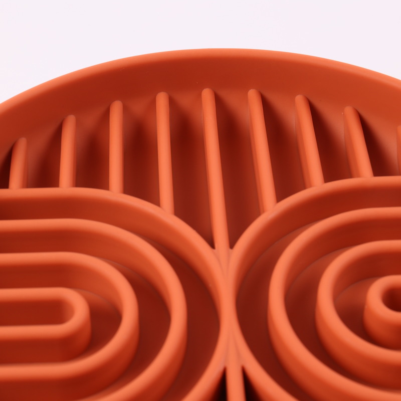 Gamelle pour chien personnalisée avec logo, colorée et ludique, en silicone rose et bleu, ronde, pour mangeuse lente, avec ventouses 4