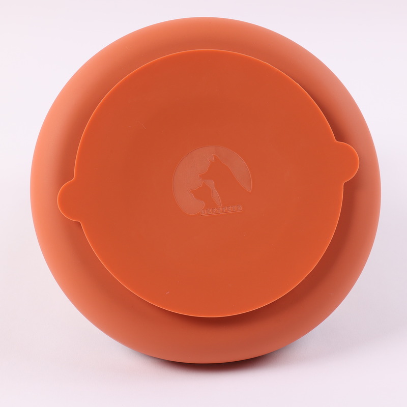 Gamelle pour chien personnalisée avec logo, colorée et ludique, en silicone rose et bleu, ronde, pour mangeuse lente, avec ventouses 5