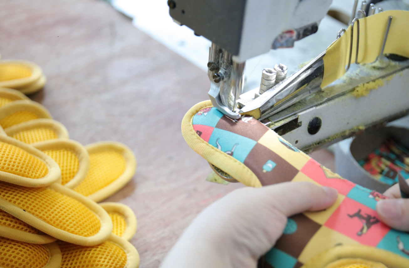 OKEYPETS Egyedi személyre szabott logó gyári nagykereskedelmi szublimációs nyomtatás poliészter neoprén kényelmes kutyahám szettek 2