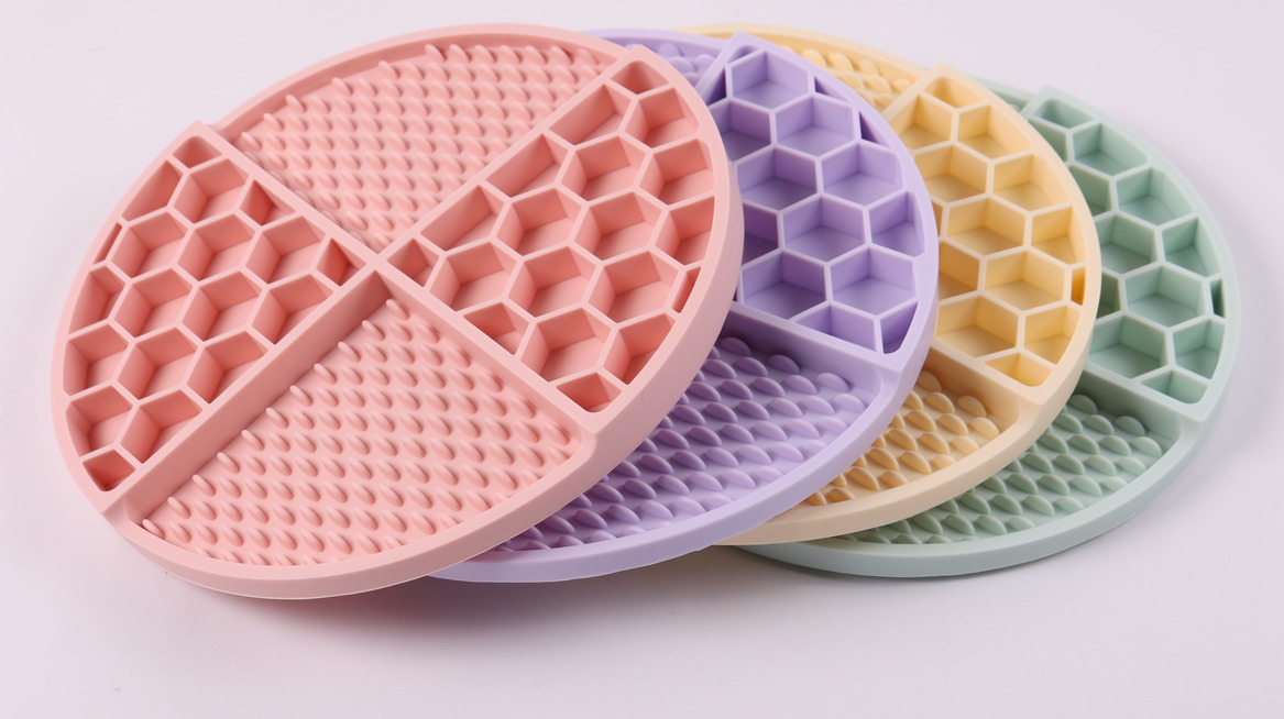 De ce să alegeți un bol din silicon pentru hrănirea lentă a animalelor de companie? 3