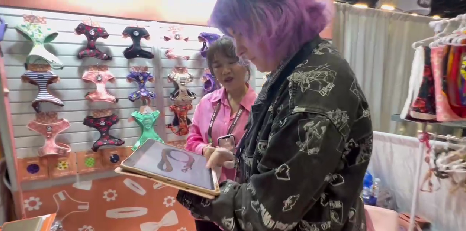 Lors de notre rencontre avec notre cliente américaine, Vensy, au salon mondial 3