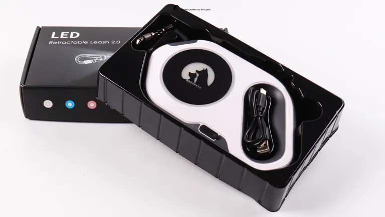 Retractable Dog Leash with Super Bright LED Light & One-Handed Safety Lock 1