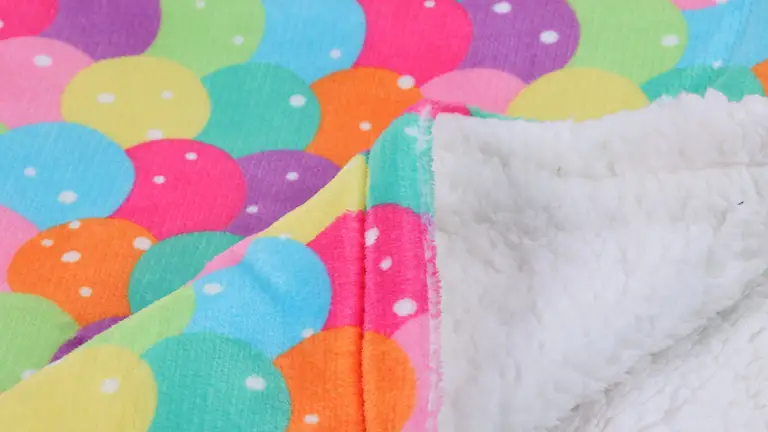 Couverture Sherpa pour chien OKEYPETS, douce et personnalisée, housse de protection réversible en peluche pour canapé et lit pour animaux. 1