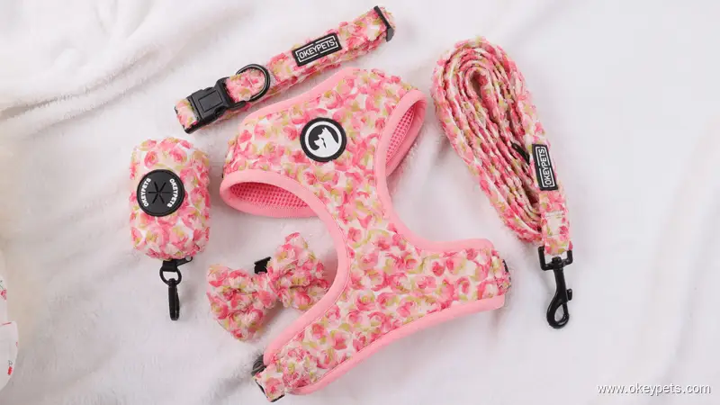 Ensemble harnais pour chien ajustable et personnalisé au crochet de fleurs, collier et laisse pour chien 1