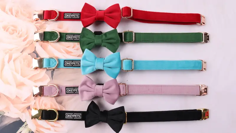Collier pour chien en velours ajustable et personnalisé, doux et mignon, avec nœud papillon. 1
