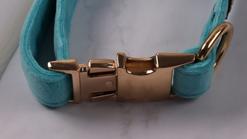 Collier pour chien en velours ajustable et personnalisé, doux et mignon, avec nœud papillon. 8