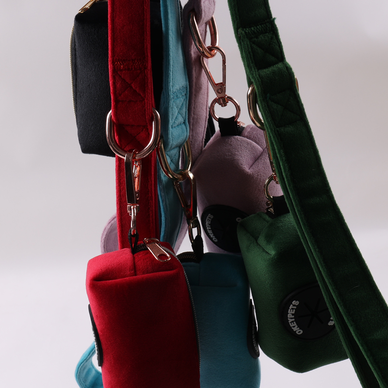 Distributeur de sacs à déjections canines en velours personnalisé OKEYPETS 10
