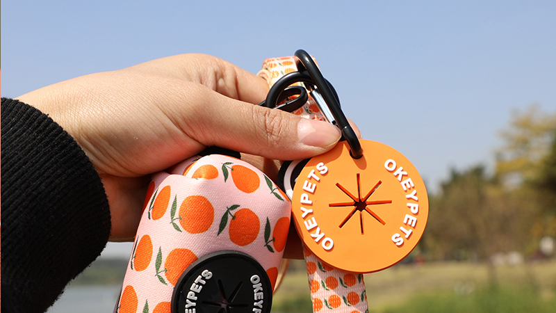 Fabricant chinois de porte-sacs à déjections canines mains libres en PVC personnalisé avec logo 9