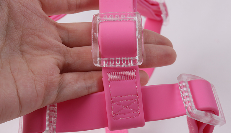 Harnais anti-traction pour chien ajustable et personnalisable en PVC imperméable. 11