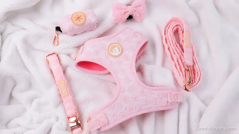 Harnais pour chien Okeypets avec nœud papillon et laisse en crochet fleuri, ensemble de harnais personnalisé. 1