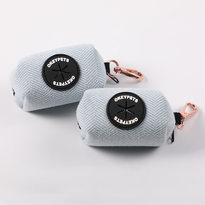 Distributeur de sacs à déjections canines en tweed et sergé sur mesure - Usine 11