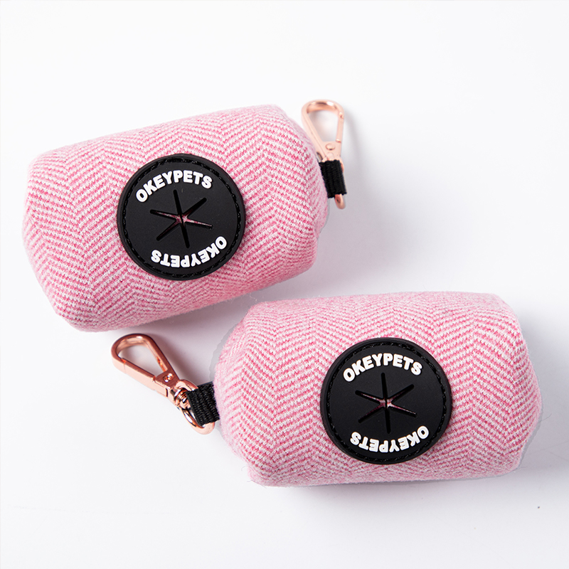 Distributeur de sacs à déjections canines en tweed et sergé sur mesure - Usine 12