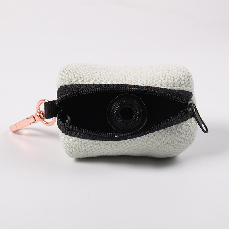 Distributeur de sacs à déjections canines en tweed et sergé sur mesure - Usine 10