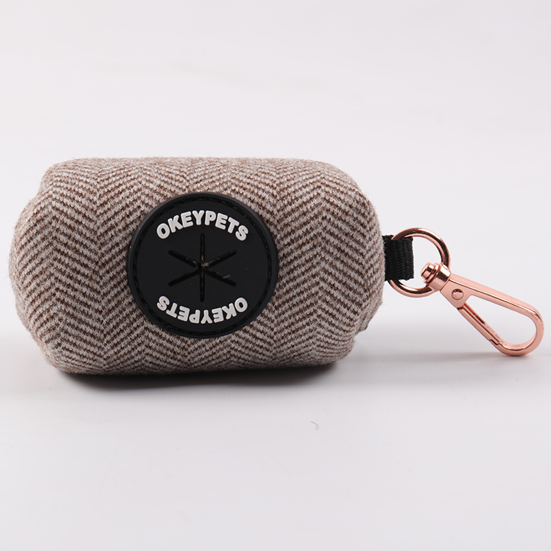 Distributeur de sacs à déjections canines en tweed et sergé sur mesure - Usine 15