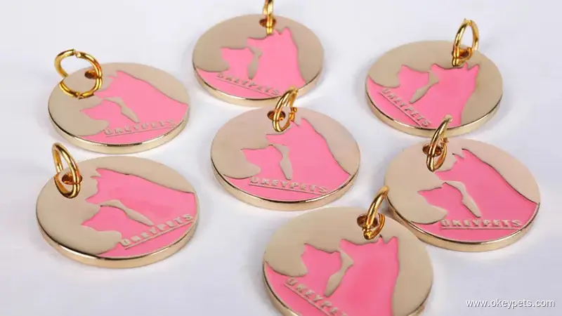 „OKEYPETS“ didmeninė prekyba augintinio kaklo žymekliu, metaliniu pakabuku, individualiai pritaikytu dizainu, suasmenintais graviruotais šunų žymekliais, augintinių aksesuarais 1