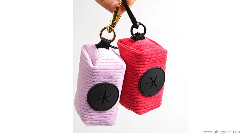 Fournisseur d'ensembles harnais pour chien en velours côtelé violet et porte-sacs à déjections canines 1