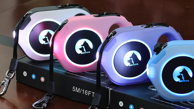 Sada postroja, obojku a vodítka na mieru s kvetinovým háčkovaním OKEYPETS pre módnych domácich miláčikov