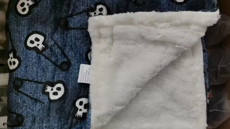 Luxurious Pawque Fuzzy Blanket: Soft, Reversible, Thick, Durable 1