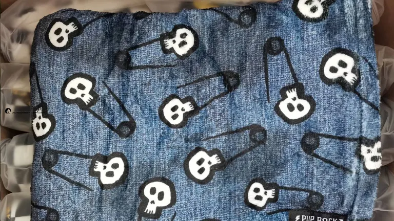 Luxurious Reversible Faux Fur & Sherpa Blanket - Personalized Pet Blanket 1