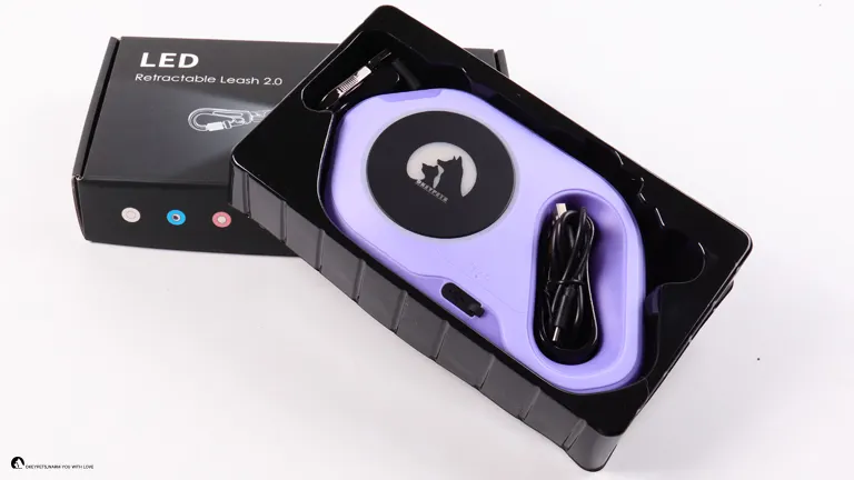 Retractable Dog Leash with LED Light & Poop Bag Holder – Rechargeable 1