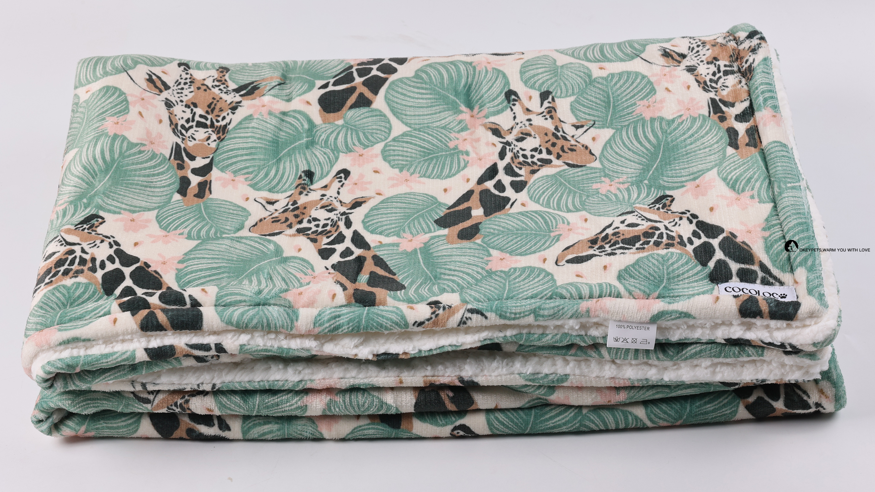 Blaincéad Dúbailte Sherpa Fluzzy: Bogacht agus Marthanacht Sómasach, image size:3000x1688