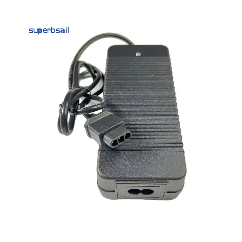 Nabíječka 53,5 V 2 A pro elektrickou koloběžku NIU KQI 2/3 Velkoobchodní levná nabíječka baterií pro elektrickou koloběžku-NIU-4 1