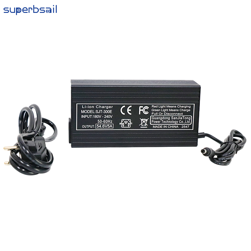 54.6V Smart Charger 54.6V 5A DC5.5*2.1 Battery Charger Electric Scooter Motorcycle Bike Charger E Scooter Charger-Q-1959 5
