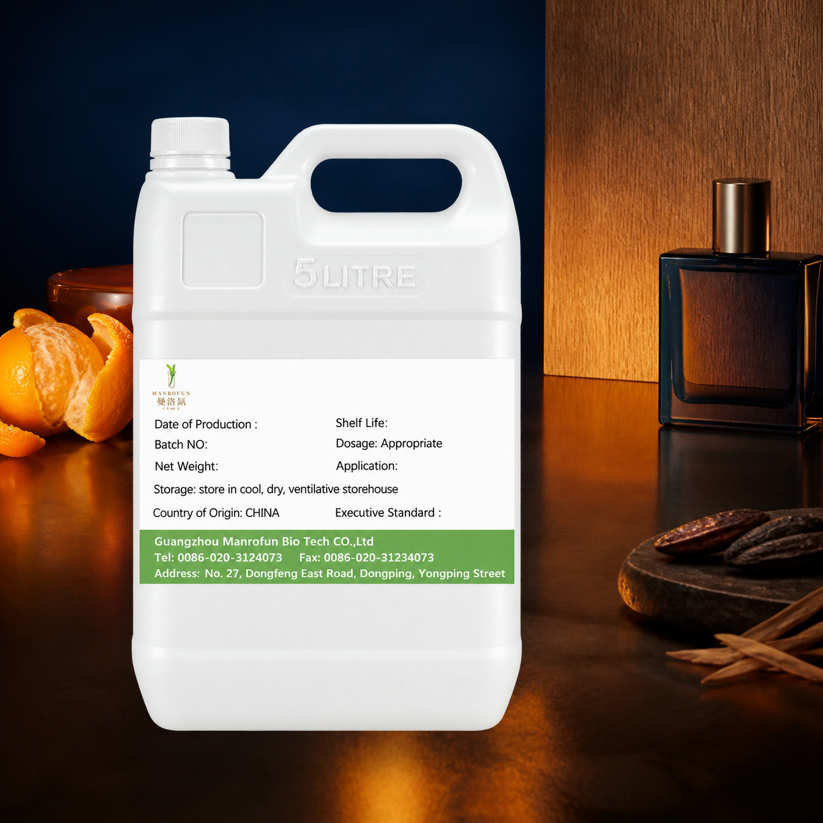 Aceite perfumado de mandarina, caramelo y haba tonka con un moderno fondo amaderado. 1