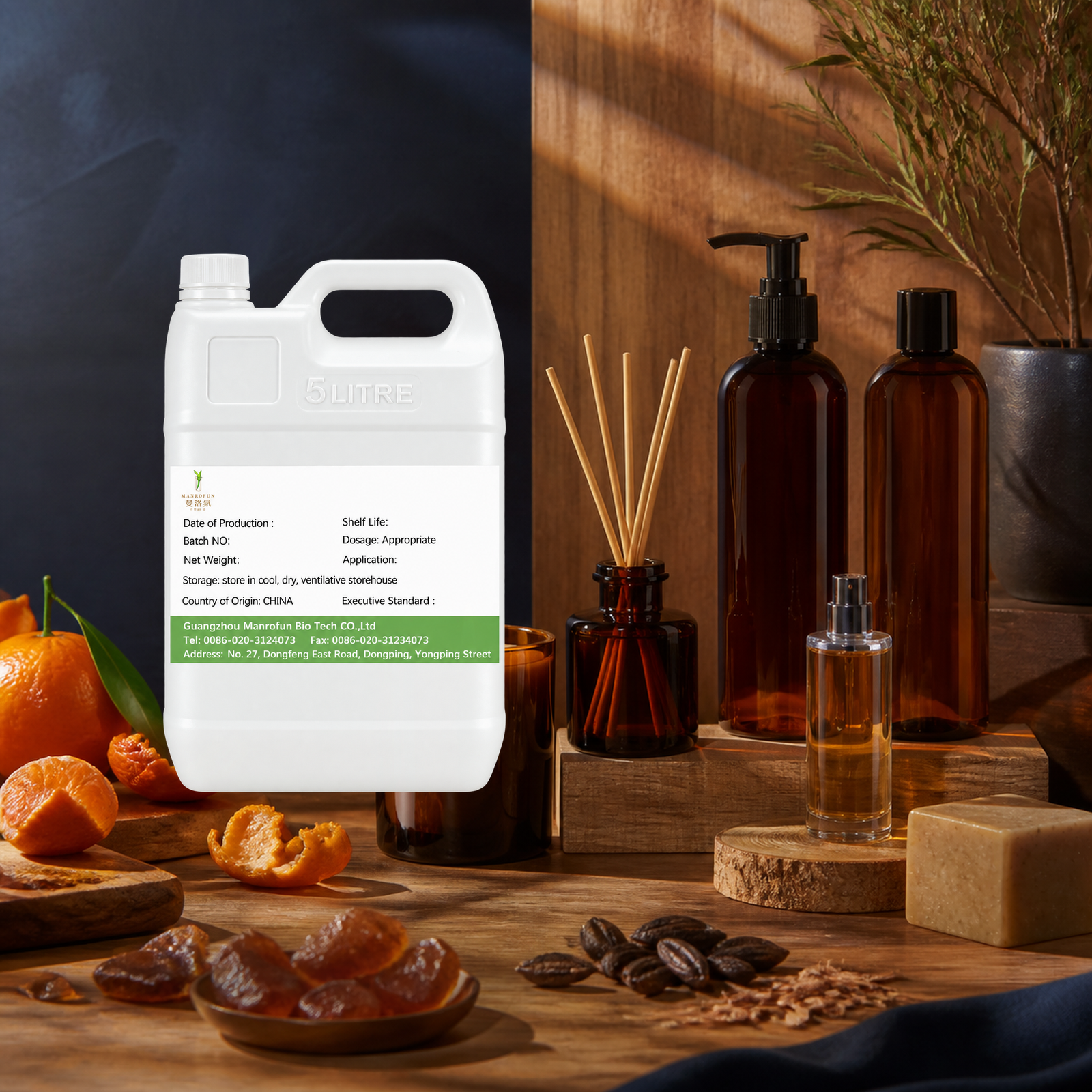 Aceite perfumado de mandarina, caramelo y haba tonka con un moderno fondo amaderado. 5