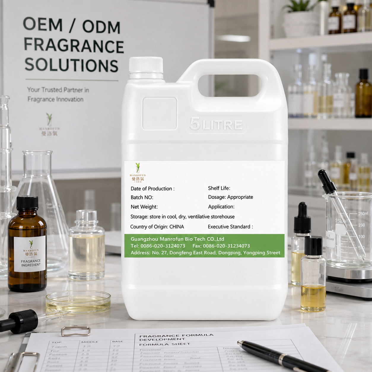 Bayas de enebro, cuero y aceite de cardamomo para el desarrollo de la fragancia Signature EDP. 3