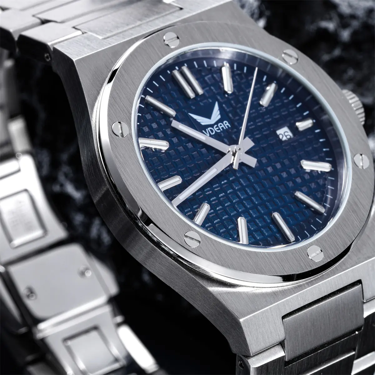 VDEAR Quartz Watch: Elegant Design, Precise Timekeeping 3