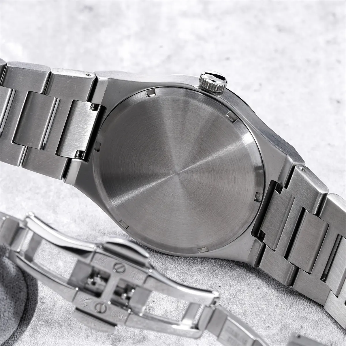 VDEAR Wave Betel Ultra Thin Quartz Watch, Luminous Scale, Calendar - Customizable & Elegant 4