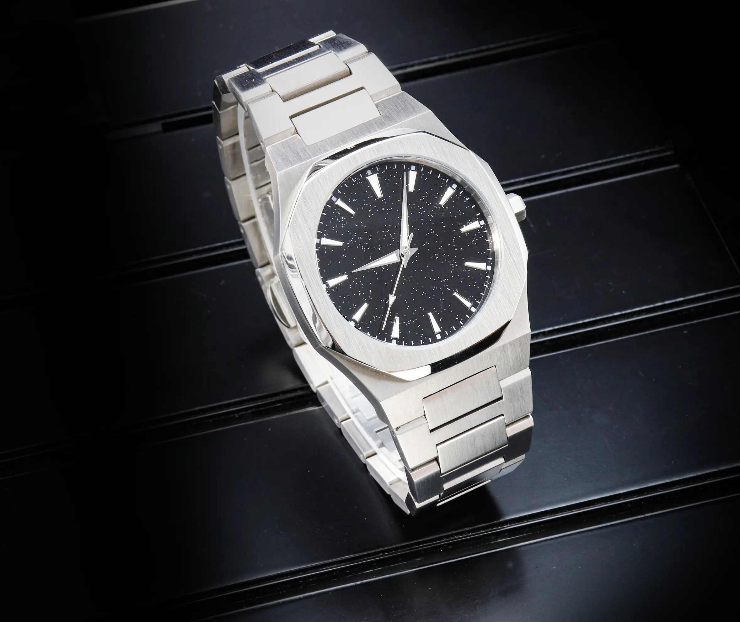 Custom Logo Luxury Quartz Watch with Steel Band 5