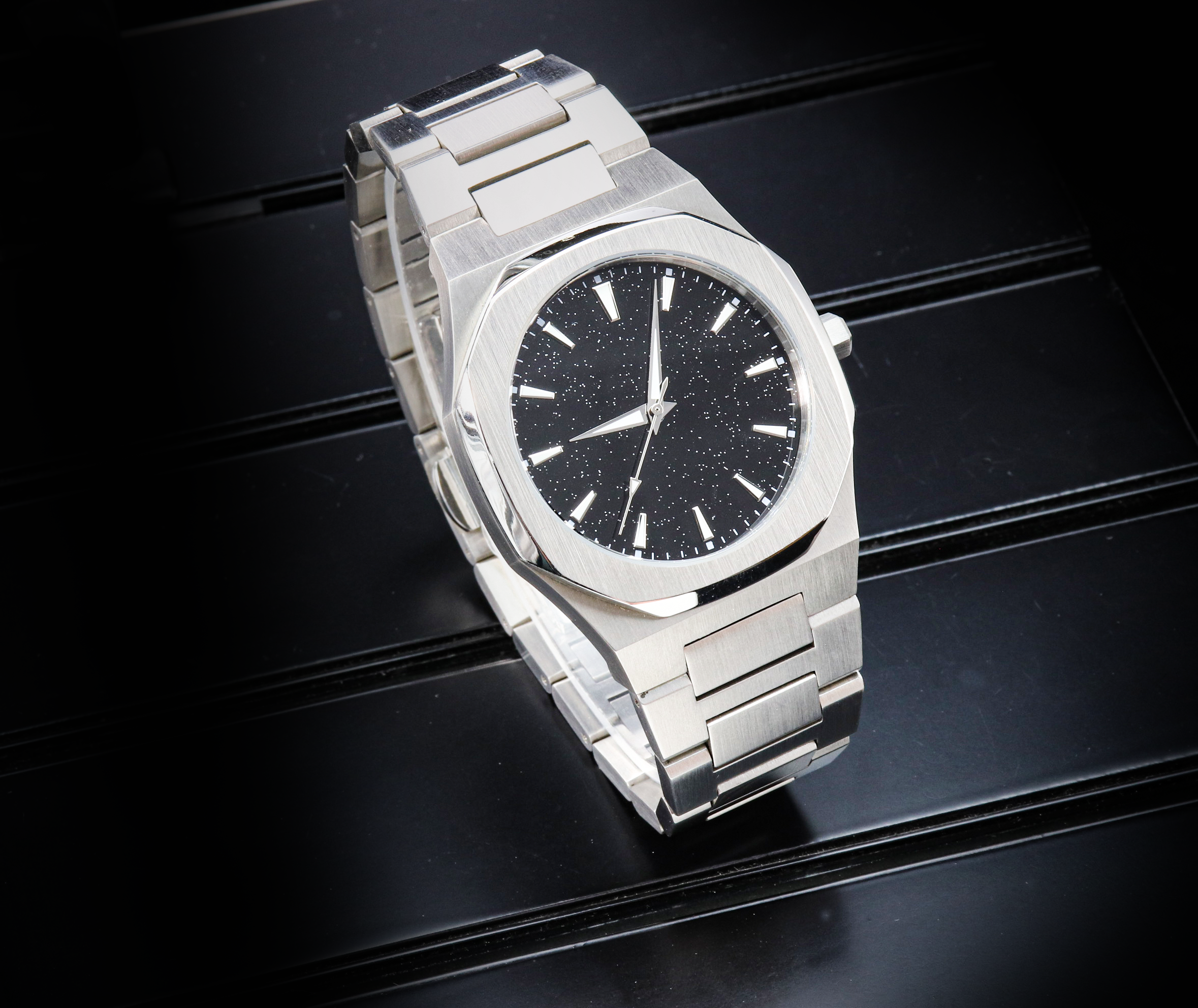 Custom Logo Luxury Quartz Watch with Steel Band 10