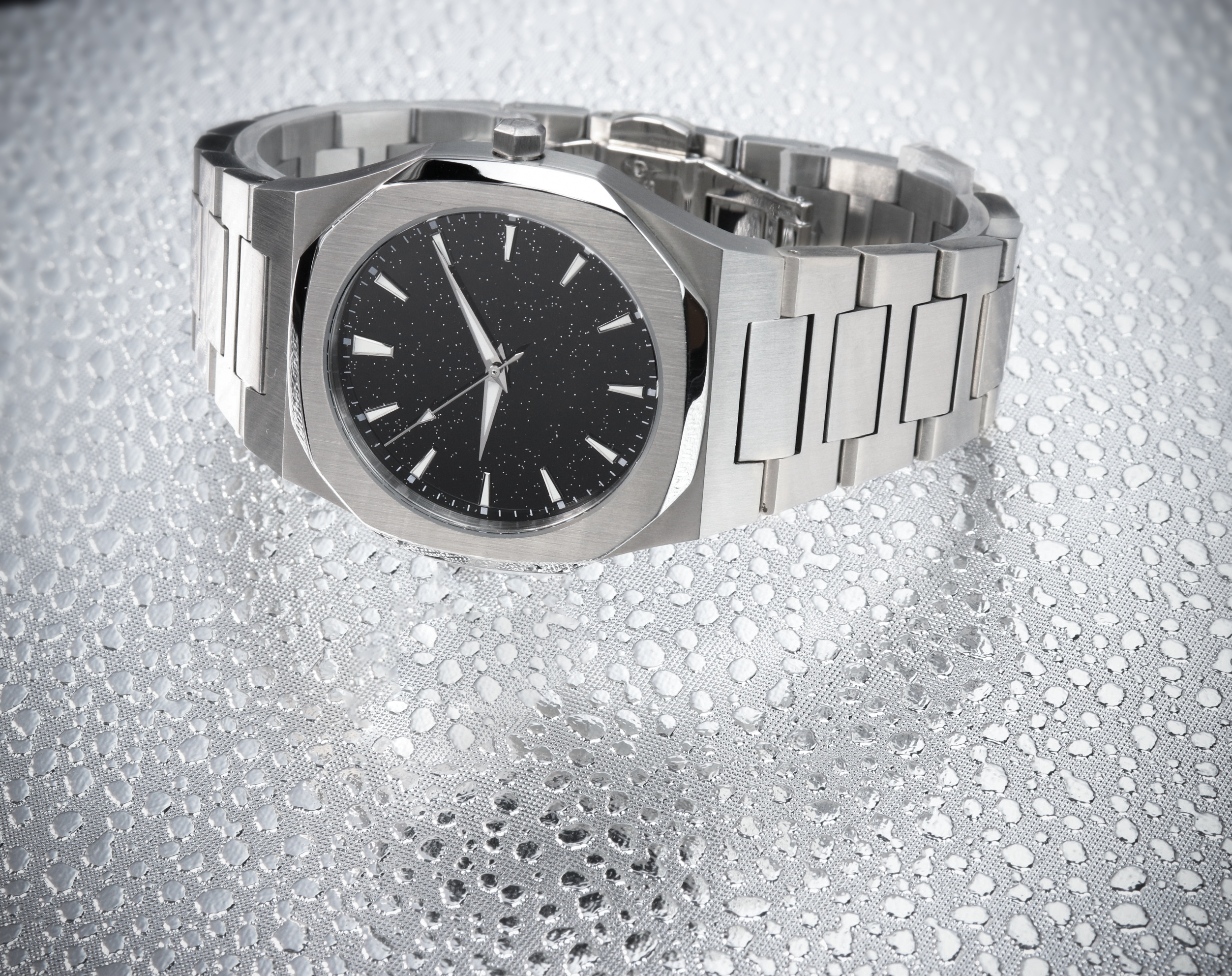 Custom Logo Luxury Quartz Watch with Steel Band 9