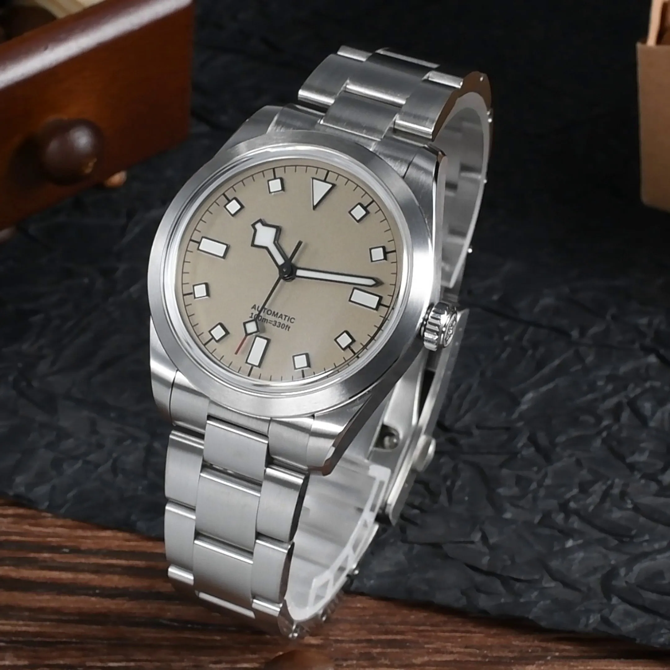 Vdear Luxury Round Sanded Dial Watch - Best Luxury Quartz Watch 3