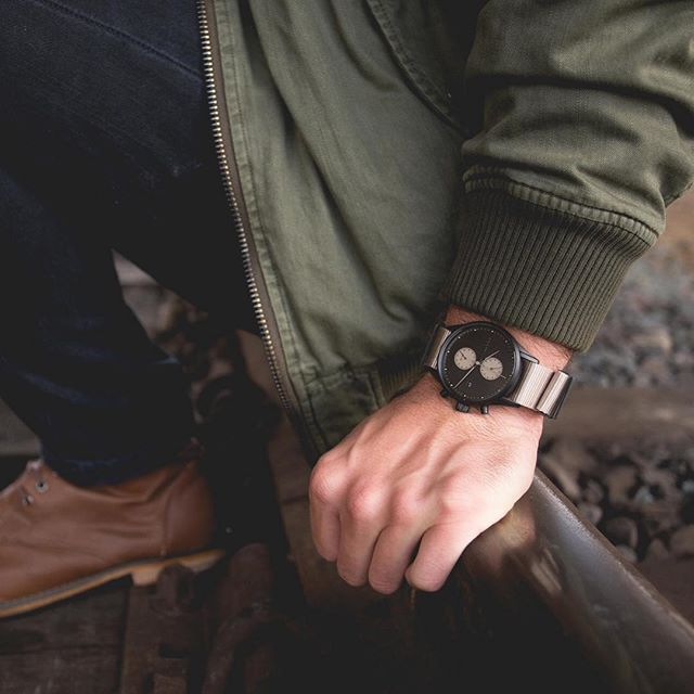 Vdear Maßgeschneiderte Chronographen-Uhren im Großhandel – Luxus-Quarzuhren im minimalistischen Stil mit Kalenderfunktion 13