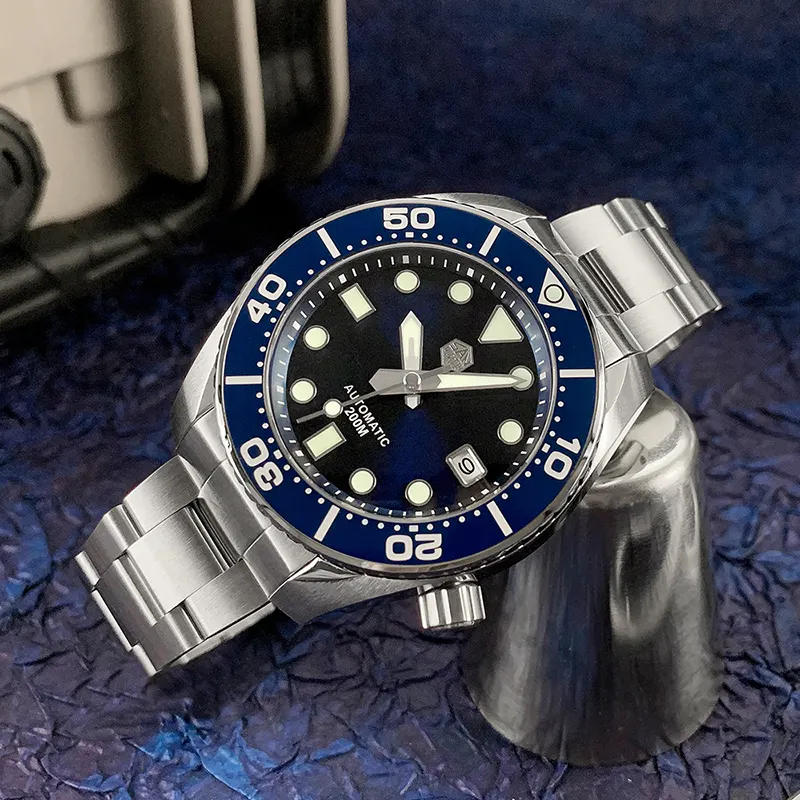 Luxury Classic Diver Watch with Japanese 8215 Movement 3