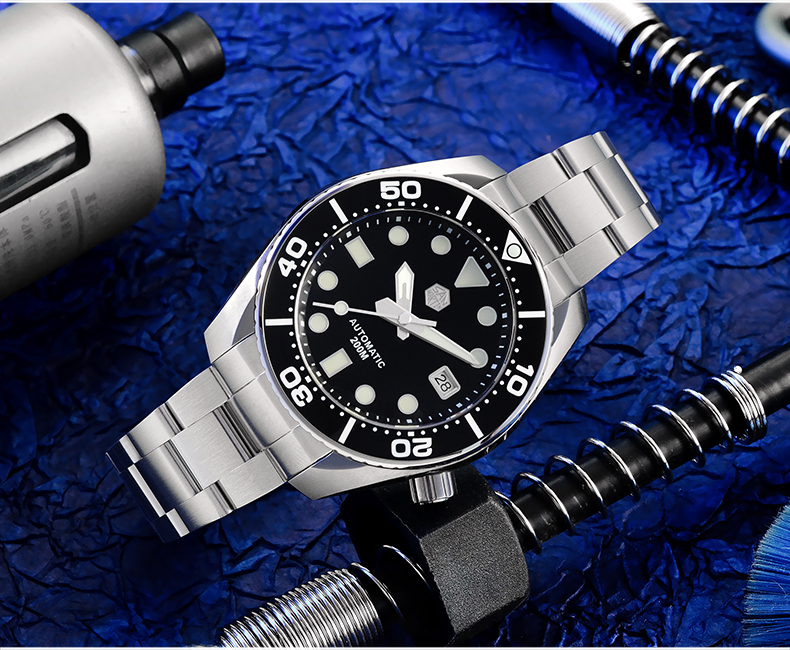 Luxury Classic Diver Watch with Japanese 8215 Movement 10