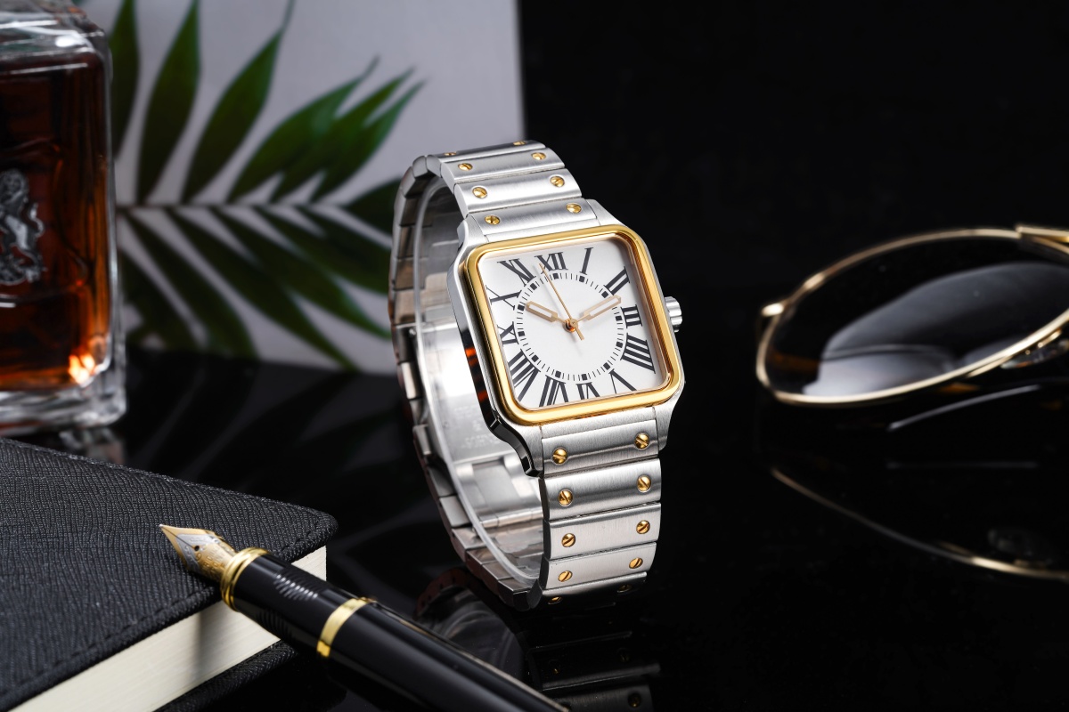 Vdear Newest Square Case Roman Numeral With Luminous Pointers Stainless Steel Strap Sunray Dial Quartz Men Watch 16