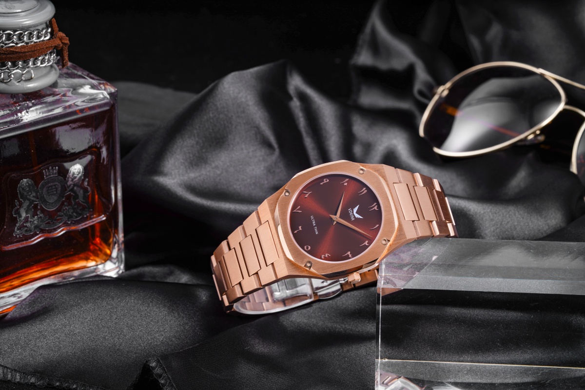 Vdear Silicone Strap Arabic Sunray Dial 7mm Thickness Gold Octagon Case Quartz Wristwatch 15