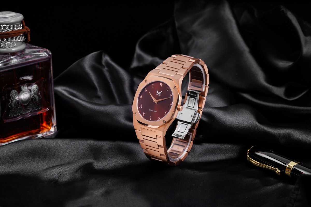 Vdear Silicone Strap Arabic Sunray Dial 7mm Thickness Gold Octagon Case Quartz Wristwatch 16