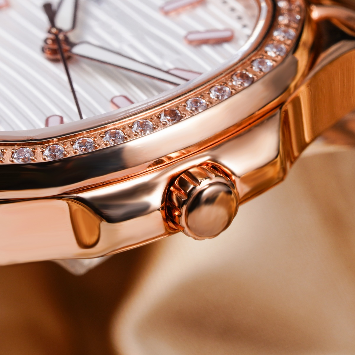 Vdear 34mm Square Case Ripple Dial With Luminous Hands Lady Quartz Watch Diamond Bezel Calendar Small Women Wristwatch 11