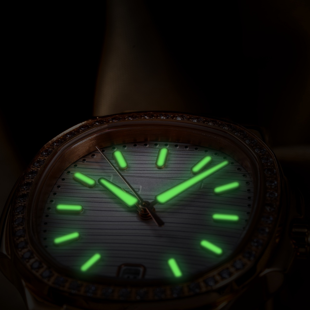 Vdear 34mm Square Case Ripple Dial With Luminous Hands Lady Quartz Watch Diamond Bezel Calendar Small Women Wristwatch 12