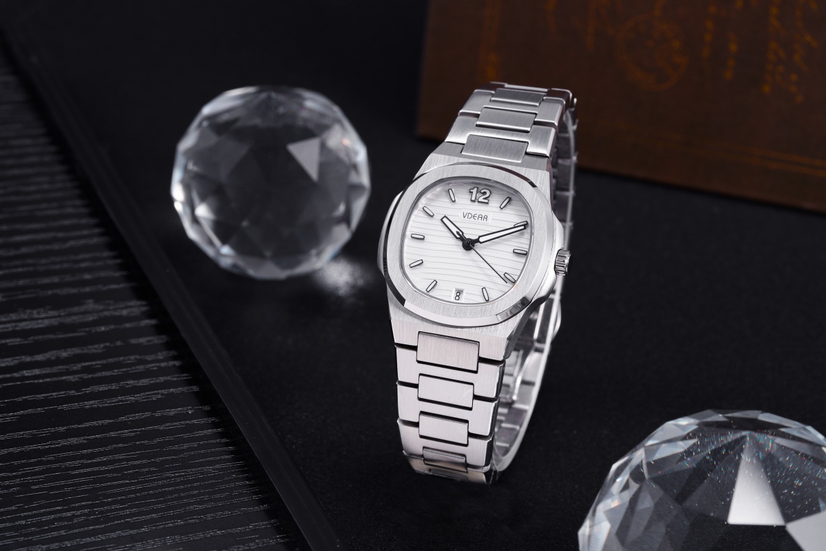 Vdear 30mm Square Case 3d Wavy Dial Luminous Date Lady Watch Luxury Quartz Women Watch 10