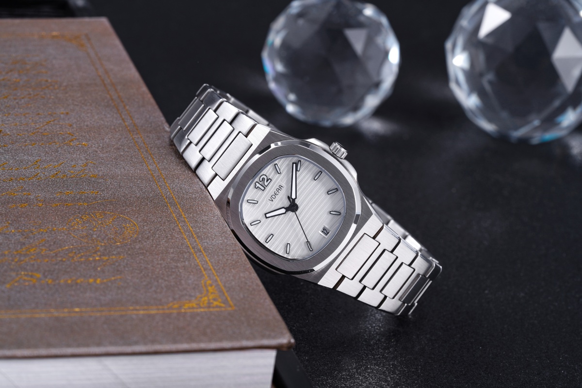 Vdear 30mm Square Case 3d Wavy Dial Luminous Date Lady Watch Luxury Quartz Women Watch 15